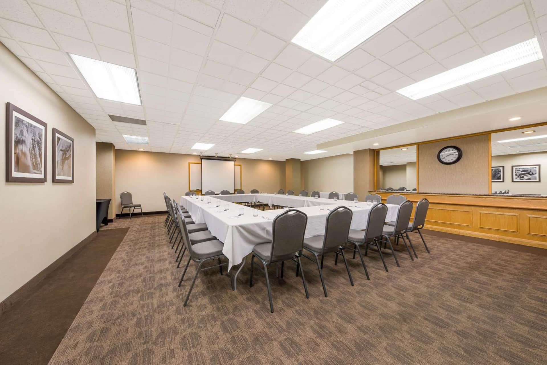 Best Western VOYAGEUR PLACE HOTEL