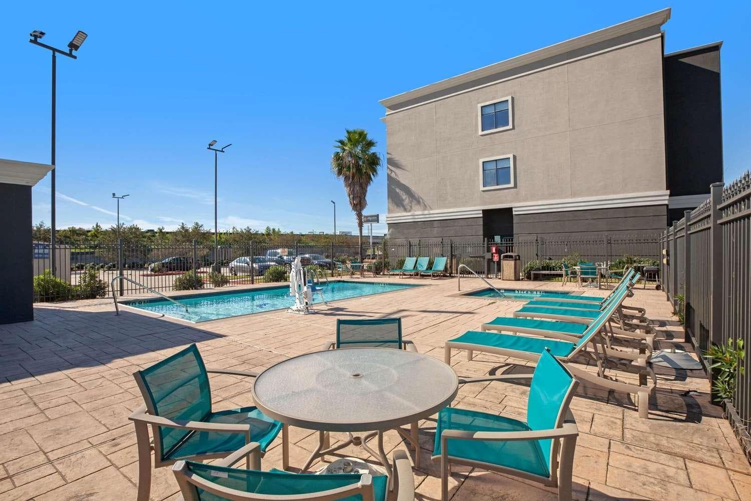 La Quinta Inn & Suites By Wyndham Houston Pasadena North