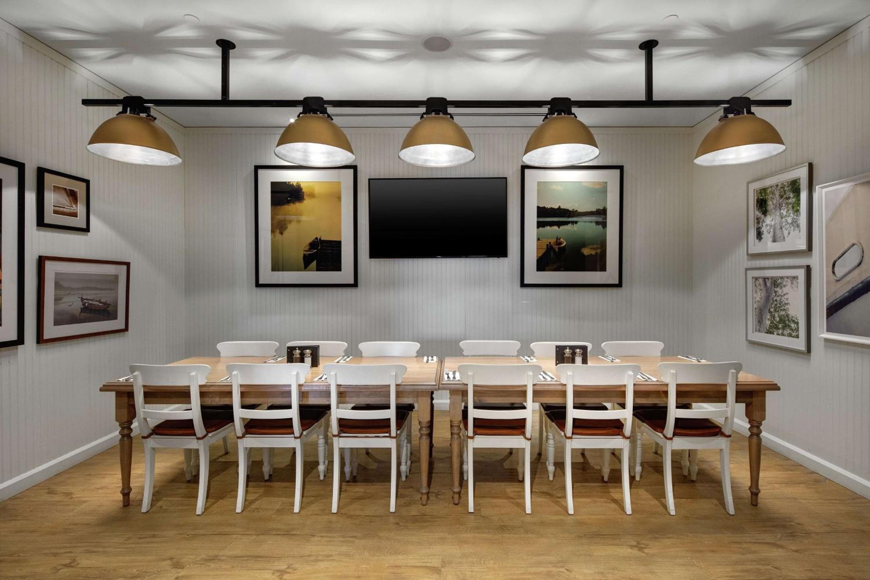 DoubleTree by Hilton Toronto Airport