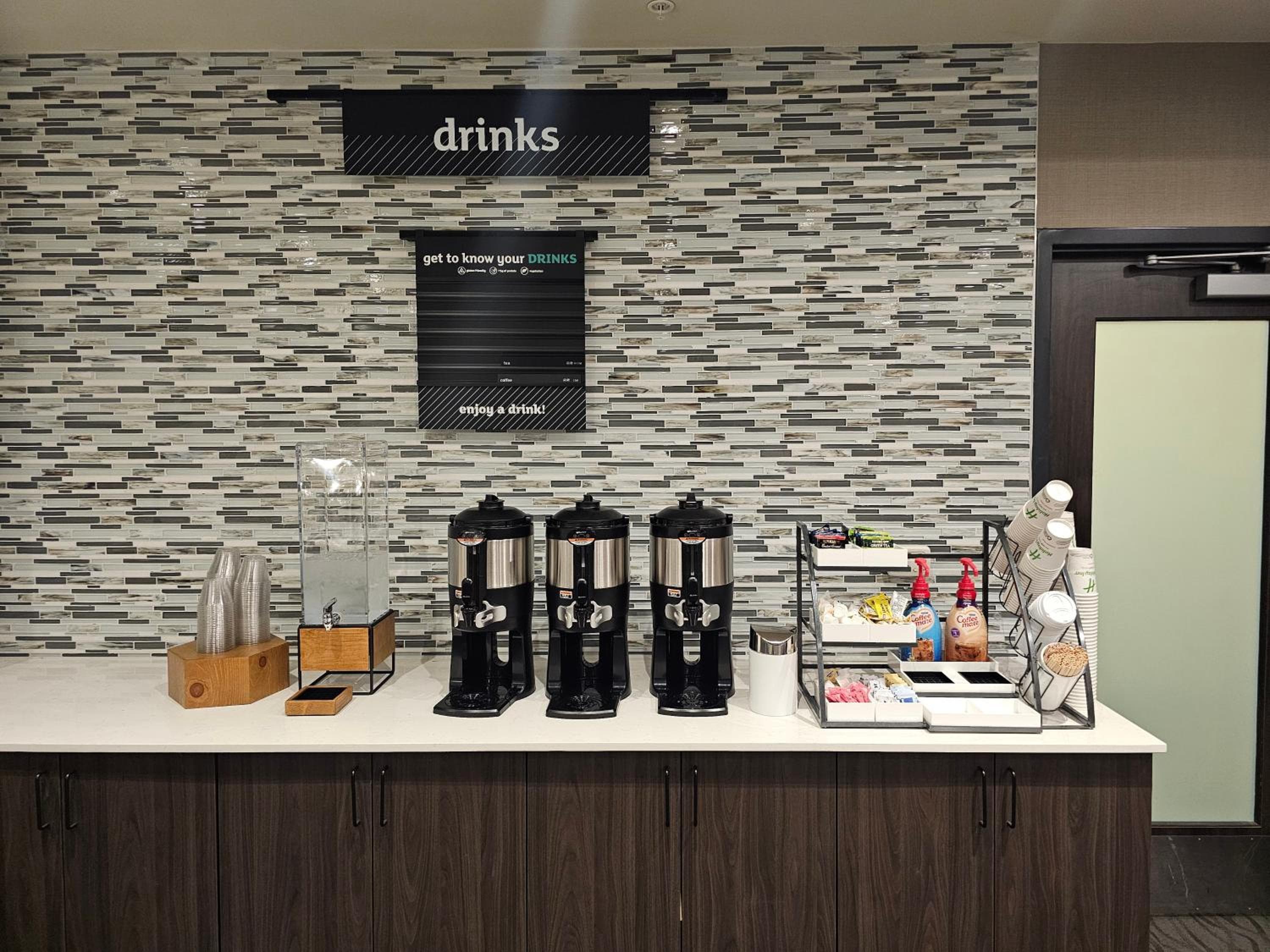 Holiday Inn & Suites Farmington Hills - Detroit NW by IHG