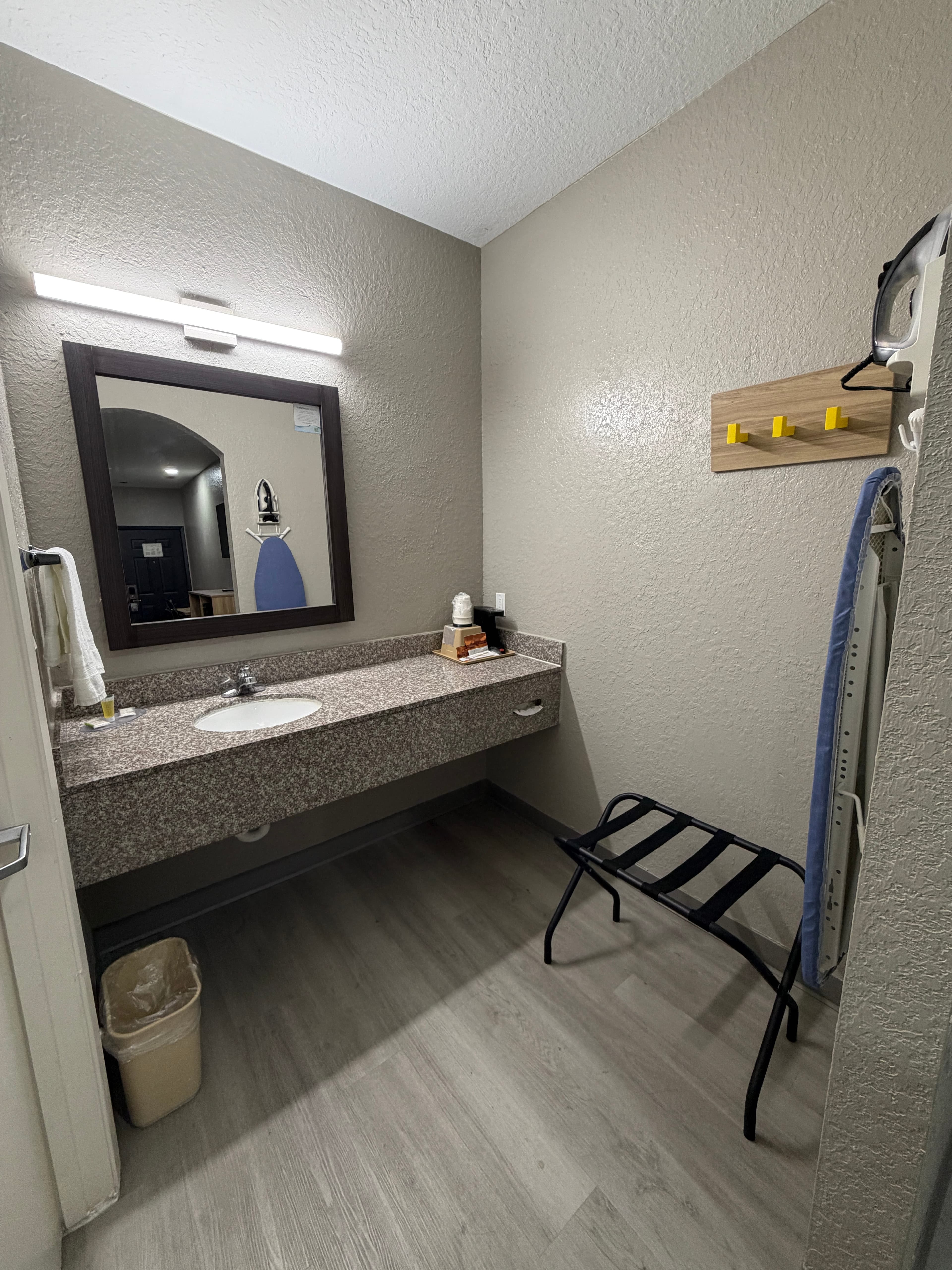 Super 8 by Wyndham Houston/Brookhollow NW