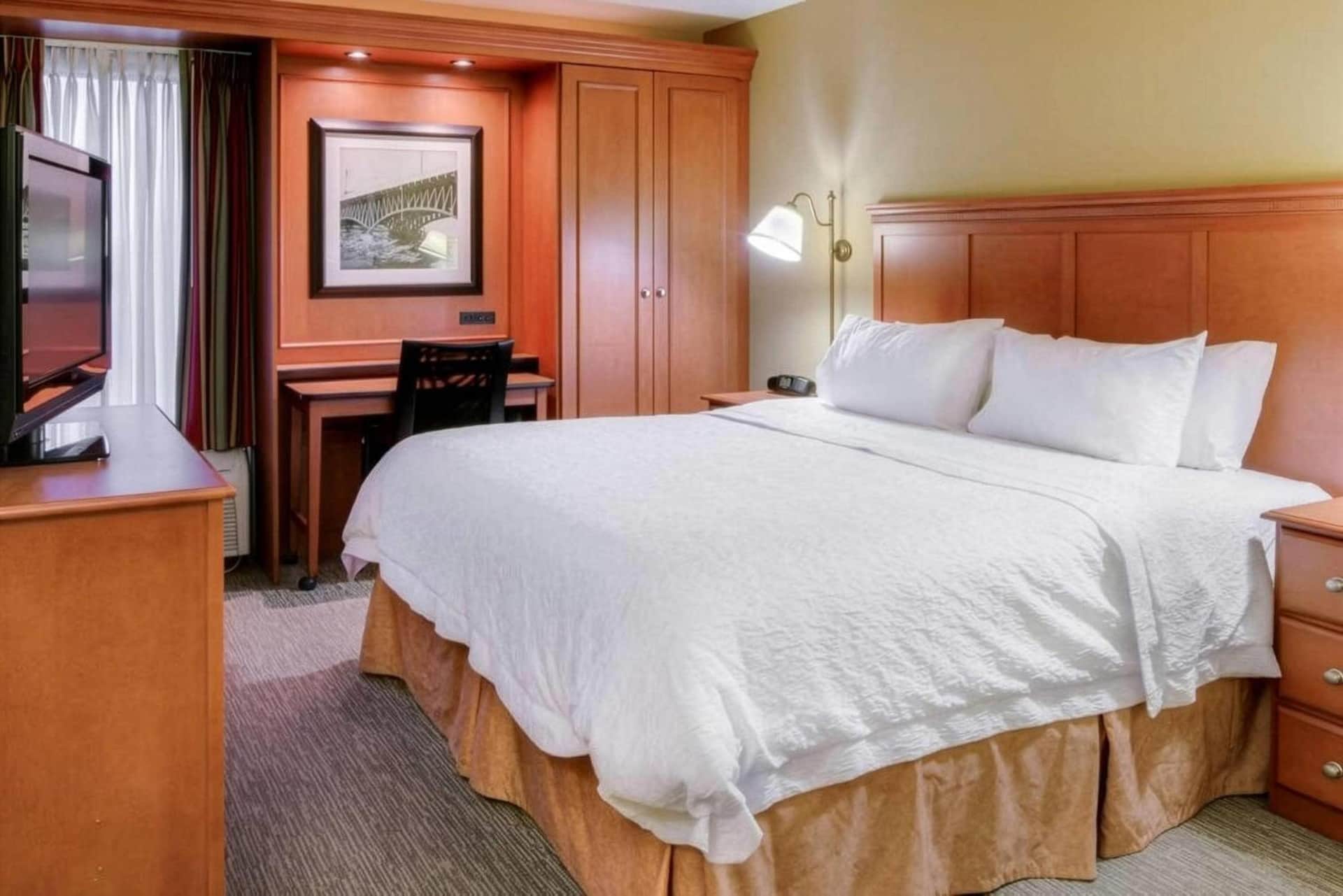 Pittsburgh Airport Inn and Suites