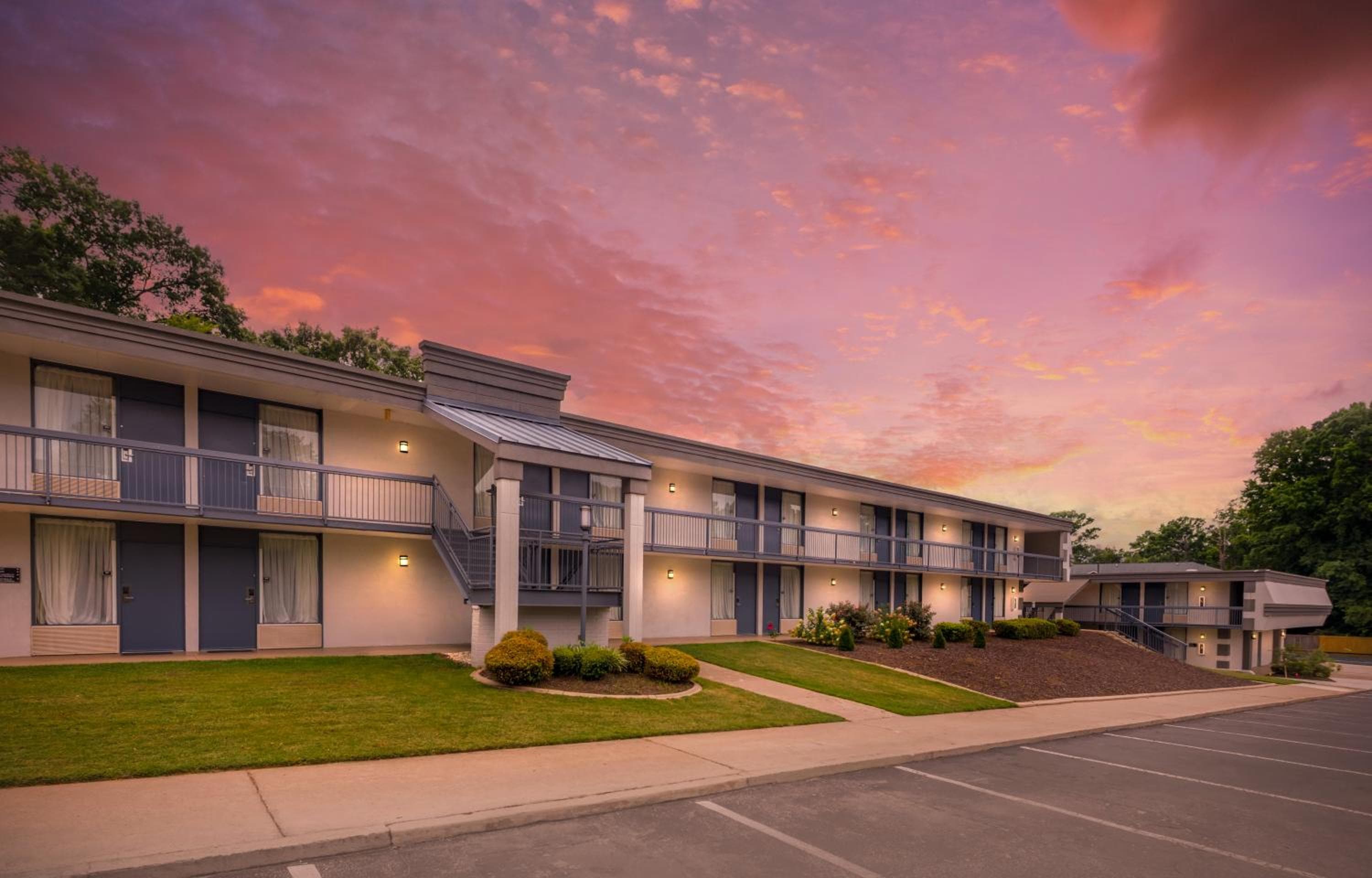 Clarion Pointe Morrow - Atlanta South