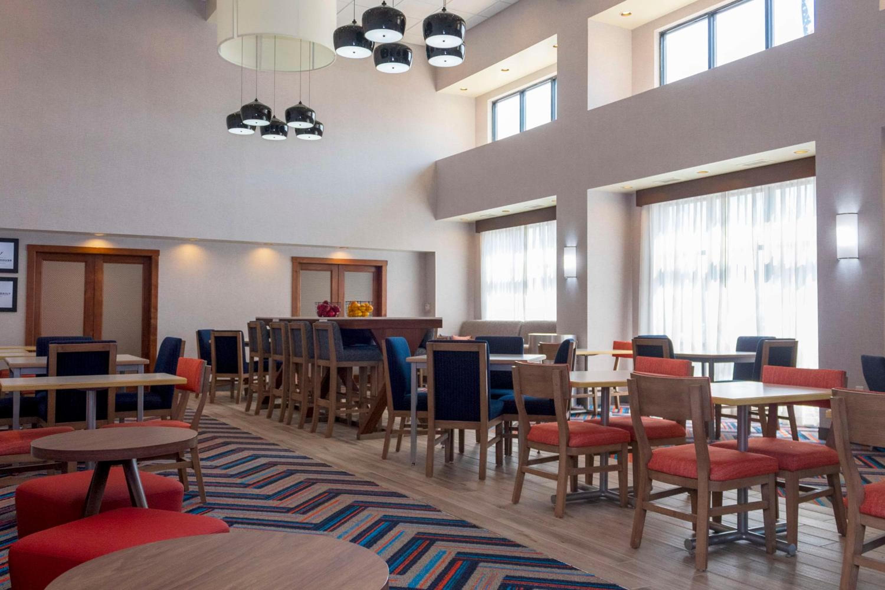 Hampton Inn & Suites Riverton