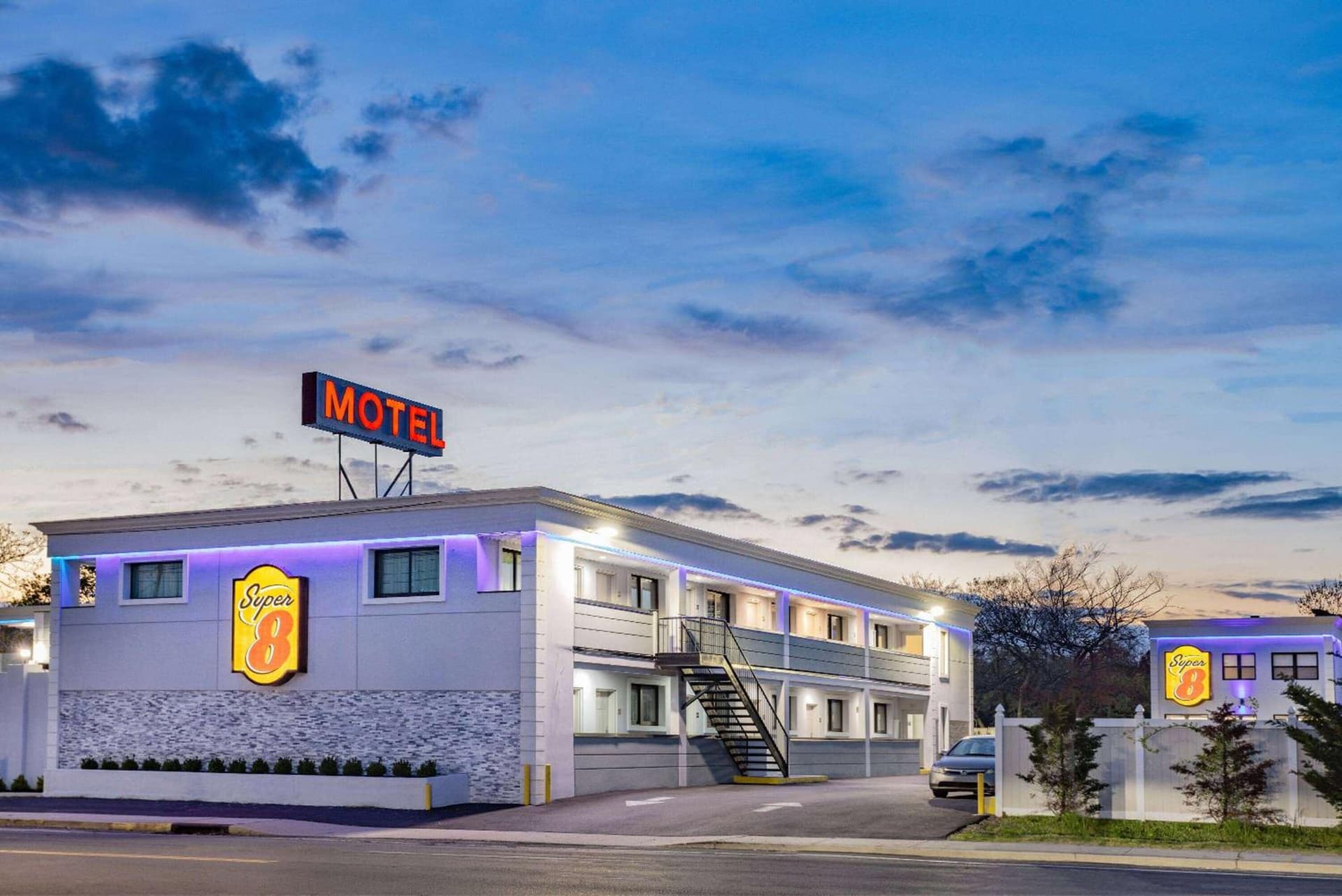 Super 8 by Wyndham Lindenhurst