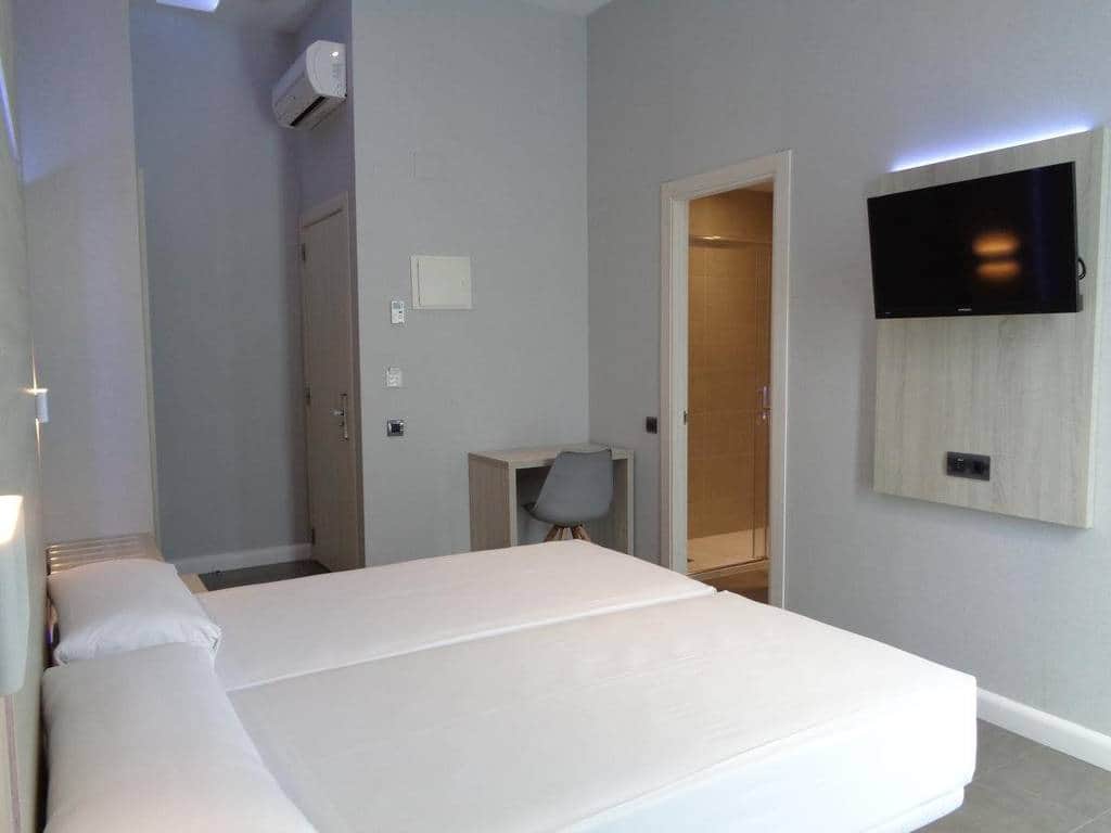 Hostal Plaza Goya Bcn