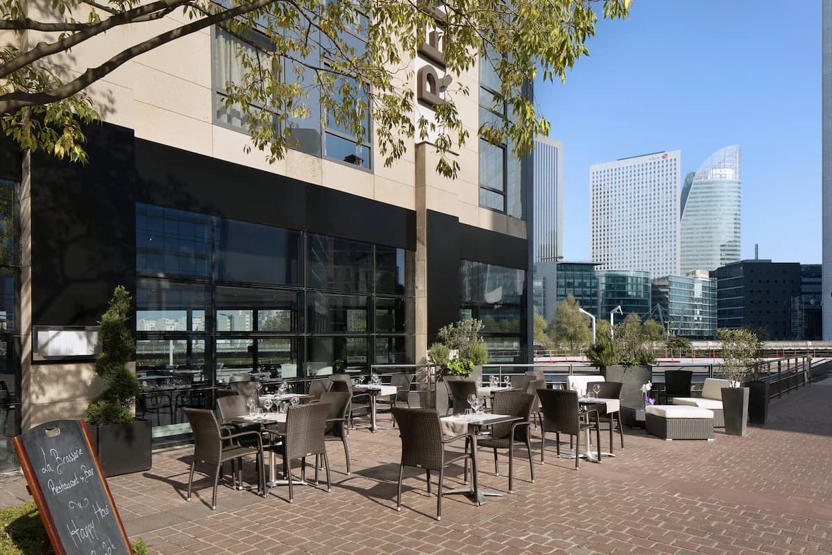 Renaissance Paris La Défense