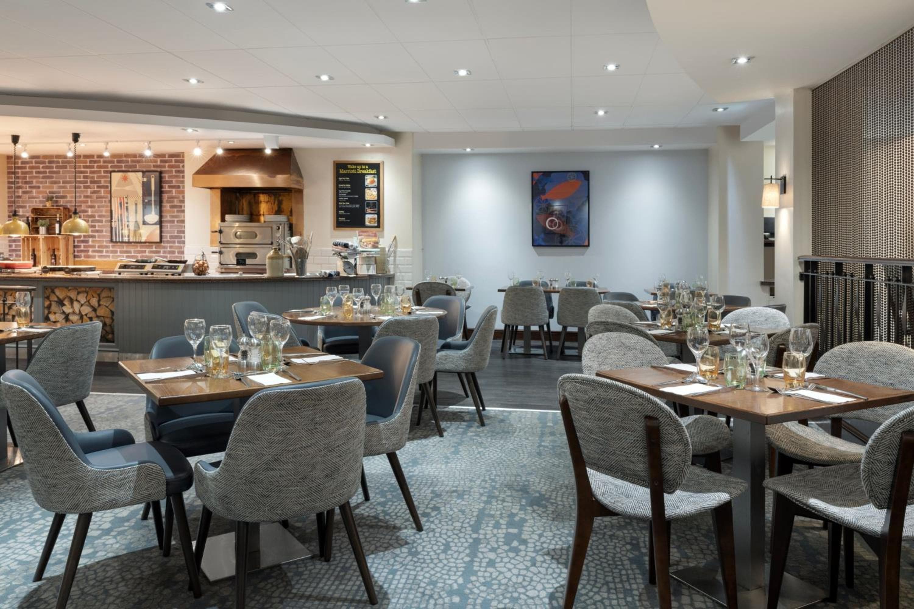 Delta Hotels by Marriott Heathrow / Windsor